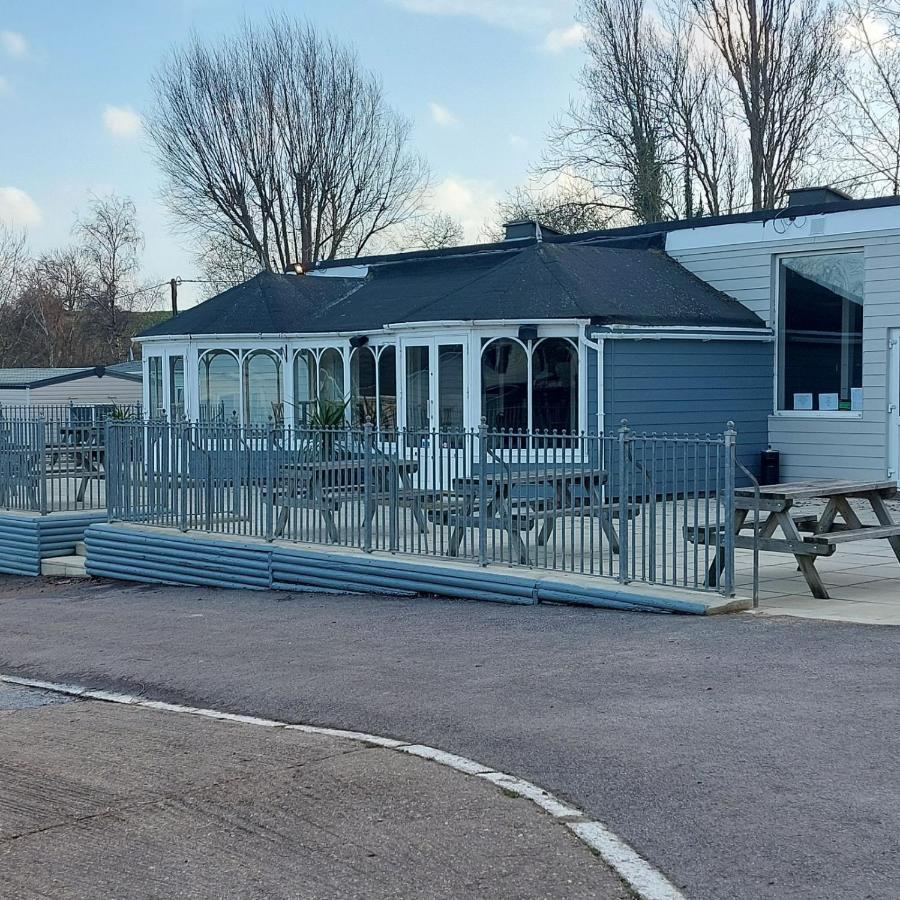 Warden Springs Caravan Park Ms16 Thornhill Road, Eastchurch,Me124Hf Sheerness Bagian luar foto